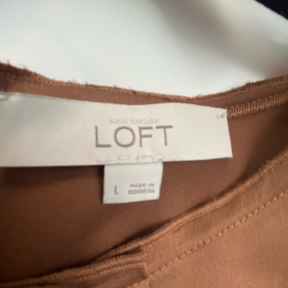 LOFT SLEEVELESS TOP. SIZE LARGE. - Picture 4 of 5
